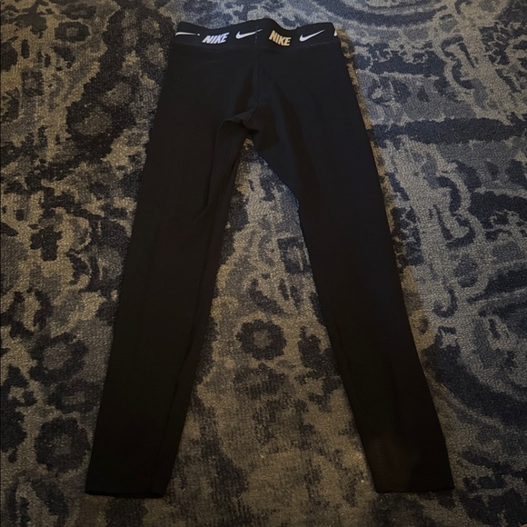 Nike Women's Sportswear Essential High-Waisted Leggings - Picture 3 of 4